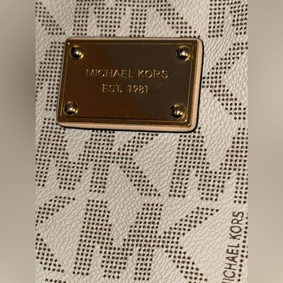 Michael Kors White/Beige Signature Coated Canvas East/West Crossbody Bag - Picture 3 of 6